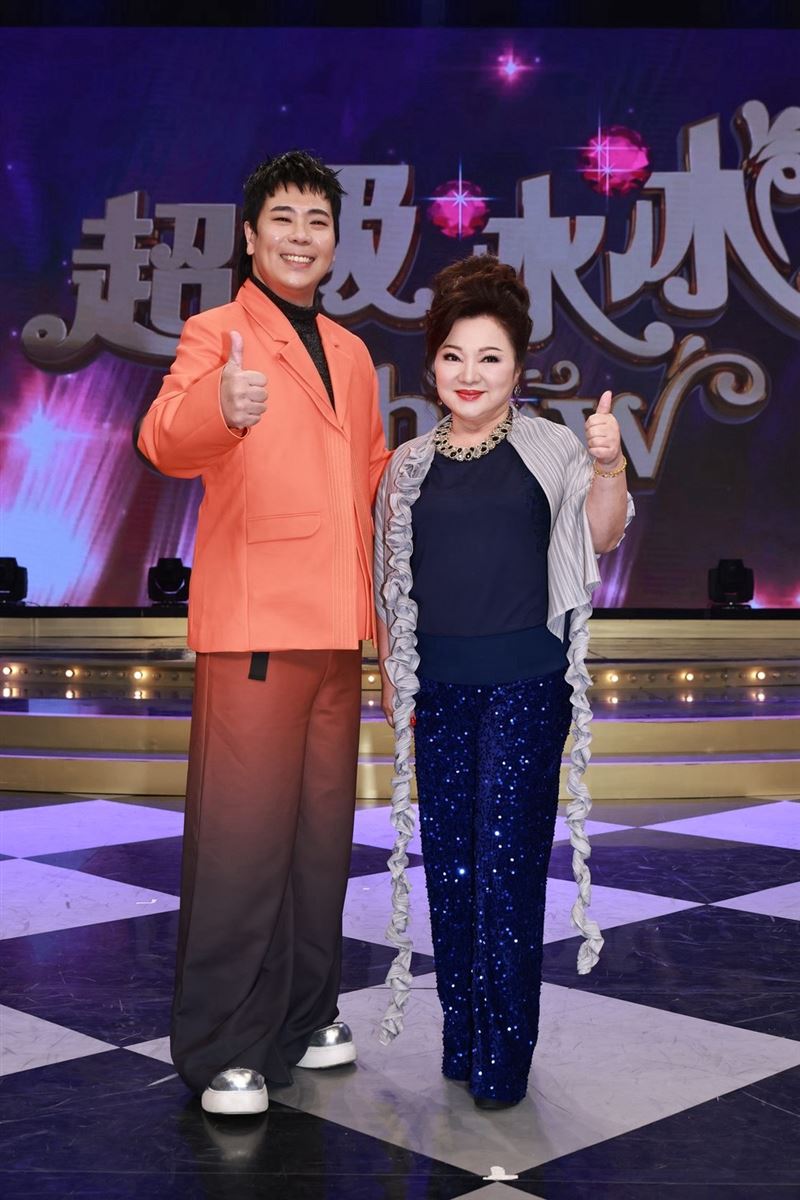 白冰冰跟邵大倫合照。(圖／民視提供）