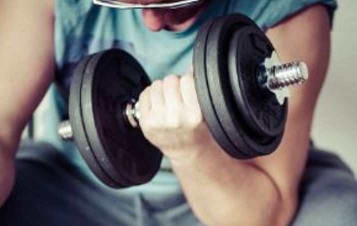 ACSM指出，運動處方的核心在於「漸進式」，逐步且輕微地增加運動刺激，讓肌肉持續適應並強化。（示意圖／PIXABAY）