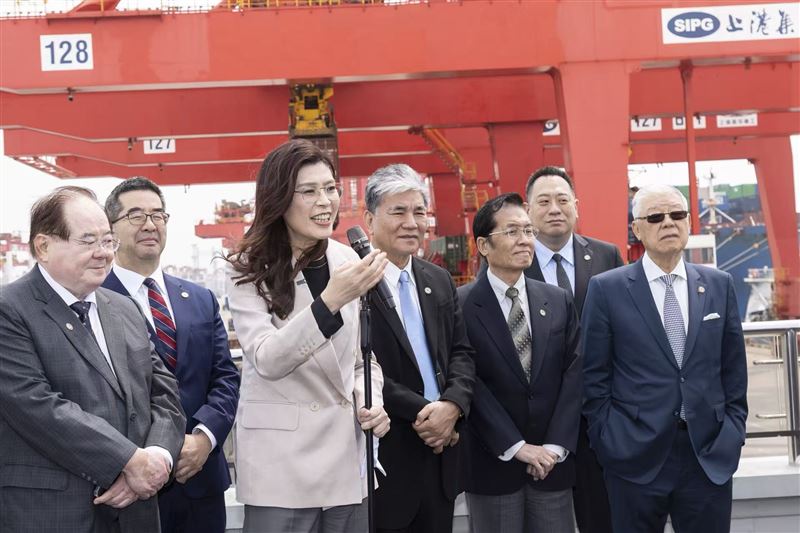 國民黨主席鄭麗文參觀上海洋山港。（圖／國民黨提供）