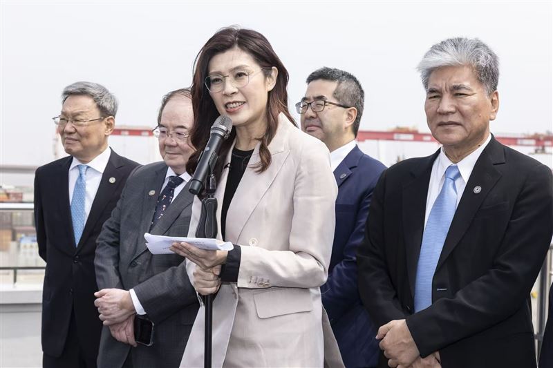 國民黨主席鄭麗文訪中強調為「兩岸中國人」播下和平種子，黨中央同步推出AI「和平才能躺平」宣傳片，強調「和平最大」，引發熱議。（圖／國民黨提供）