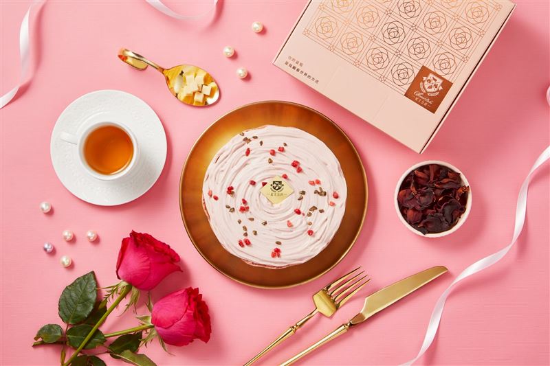 起士公爵推出全新母親節限定「綻放玫荔乳酪蛋糕」。（圖／品牌業者提供）