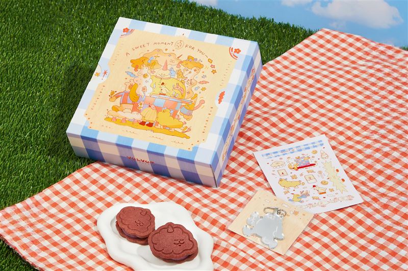 攜手插畫家陳橋，打造「未來進行式」禮盒。（圖／品牌業者提供）