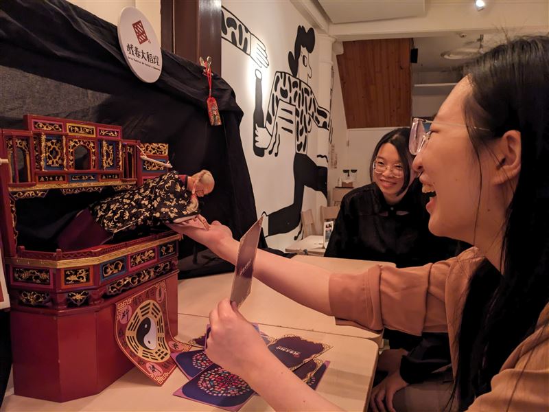 布袋戲算命今年將與芙稻菓室合作搭配限定套餐體驗。（圖／臺北市政府提供）