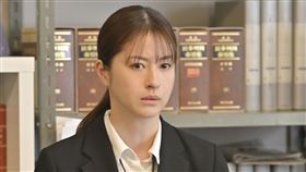 《對決》松本若菜飾演新聞記者，調查醫科大學針對入學評分的女性歧視案。（圖／Hami Video提供） 