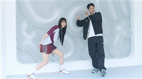 ASICS邀劉冠廷和王渝萱共同演繹ASICS SPORTSTYLE舒適潮流風格。（圖／品牌業者提供）