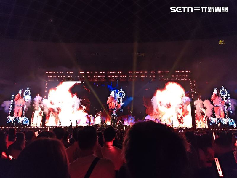 鄧紫棋在台北大巨蛋開唱。（圖／讀者提供）