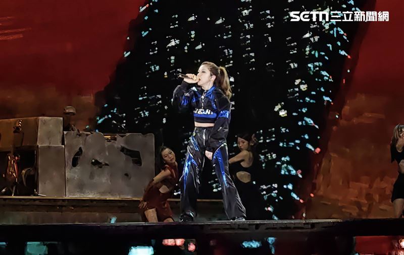 鄧紫棋在台北大巨蛋開唱。（圖／讀者提供）