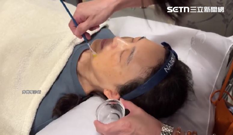 原因是美容師拿成高劑量的果酸