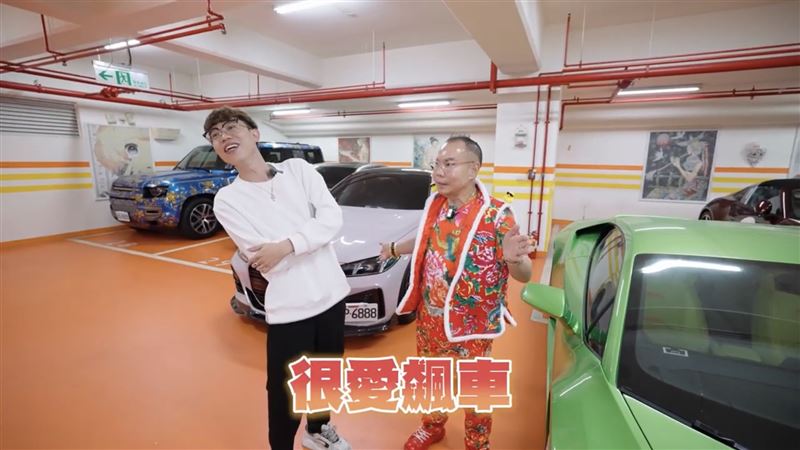 胡漢龑與女兒首度同框，直言不滿女兒愛飆車所以把她的BMW賣掉，改送保時捷當代步車。（圖／翻攝自阿慈車庫YouTube）