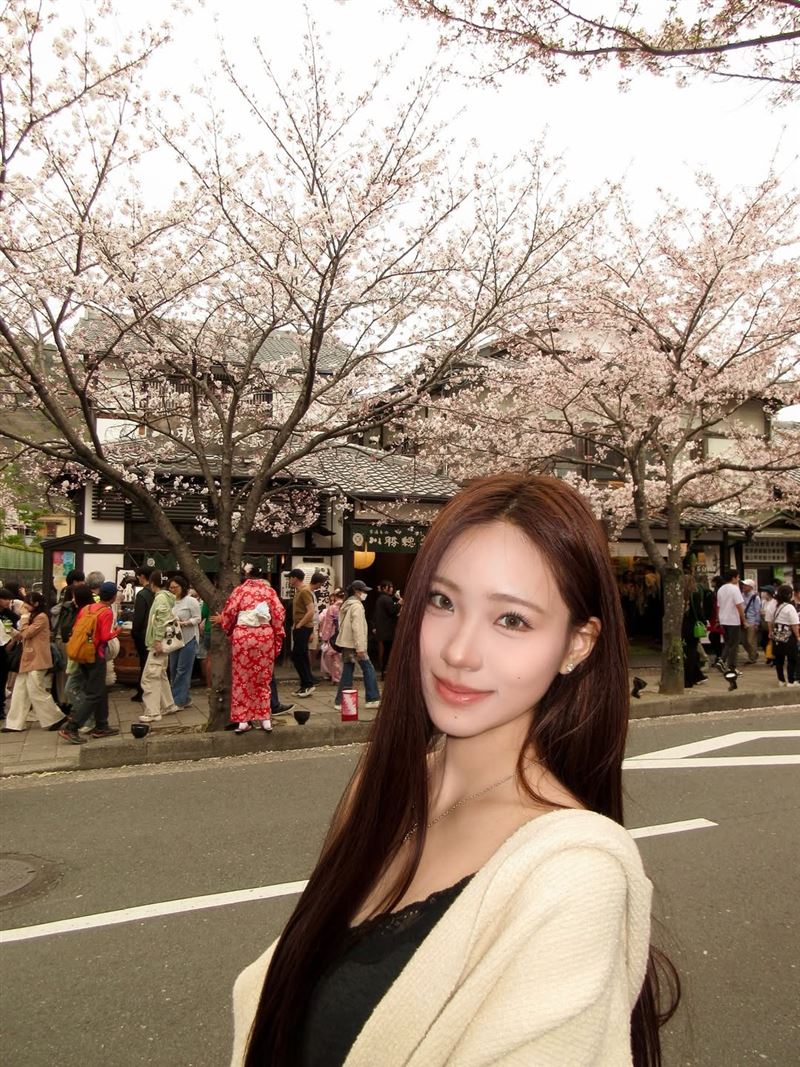 小S愛女Lily賞櫻。（圖／翻攝自IG @lilyhsuuuu）