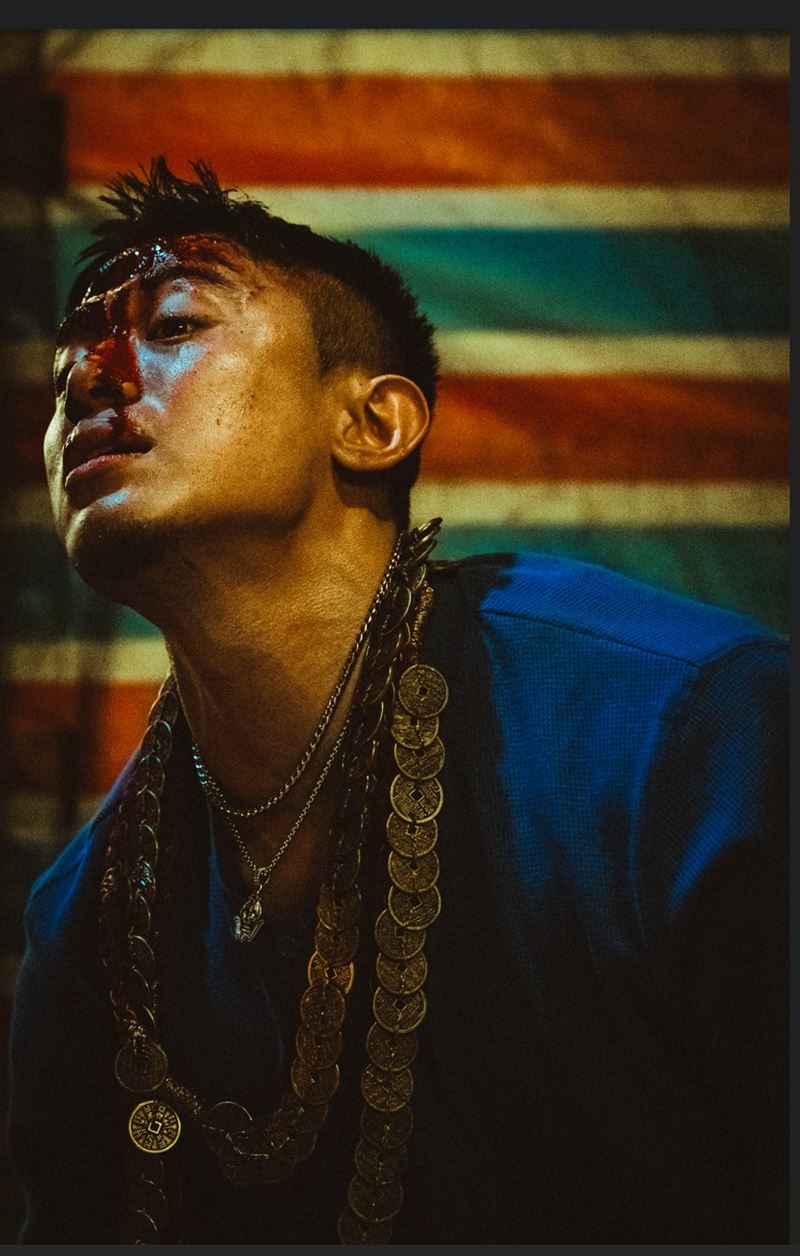 初孟軒被師父提醒拍攝過程可能會有「血光之災」，第一場戲就爆頭見血。（圖／網銀國際影視提供）