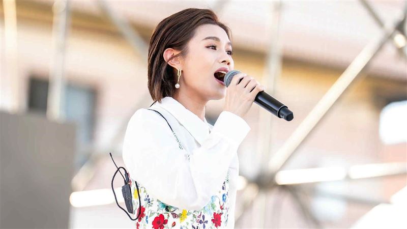 朱海君一肩扛起家計，為生活狂接演出。(圖／桃園大溪花彩節提供）