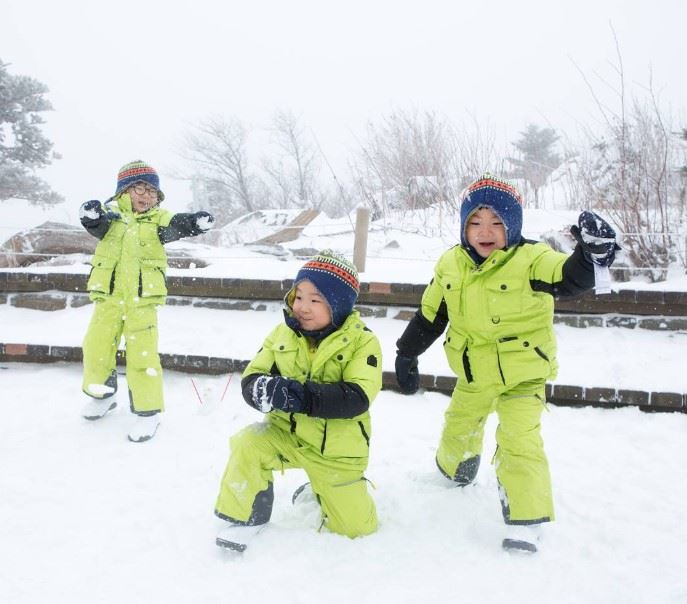宋一國在2014年帶著三胞胎大韓、民國、萬歲亮相韓國知名綜藝節目《超人回來了》。（圖／翻攝自IG @songilkook）
