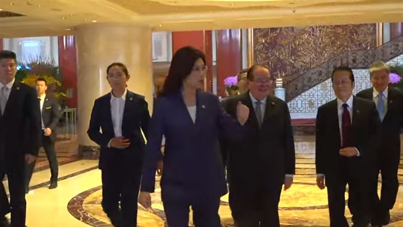 鄭習會登場!鄭麗文出發了:我是晴天娃娃