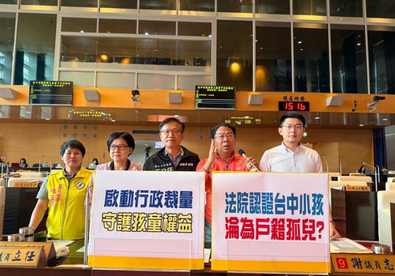 一名男童在台中出生已經3歲,報戶口卻到處碰壁,無助向議員求助。(圖/翻攝自謝志忠臉書)