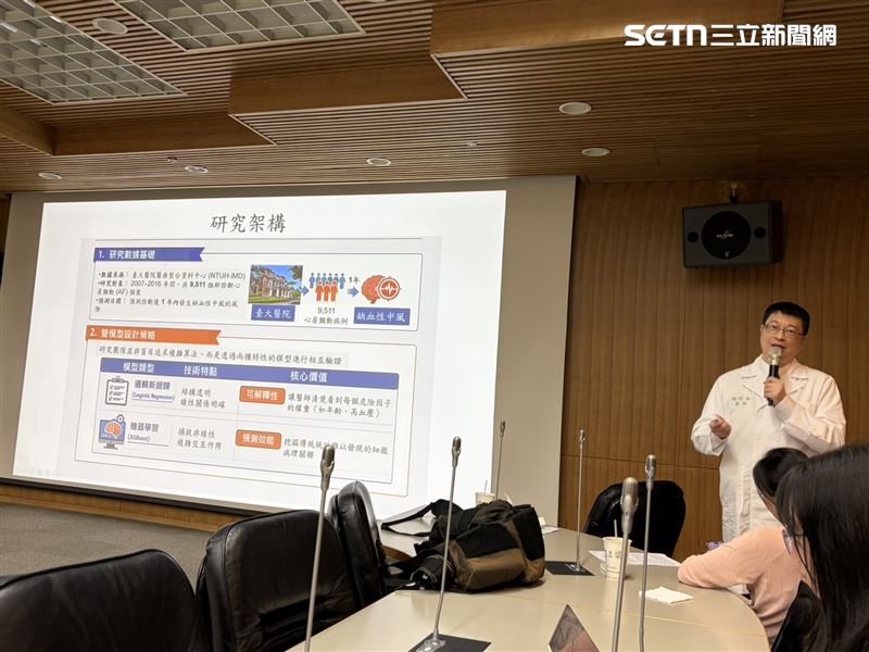 賴超倫醫師表示，據研究統計台灣約1%成年人有心房顫動問題、約10至20萬人暴露在中風風險當中。（圖／記者簡浩正攝影）