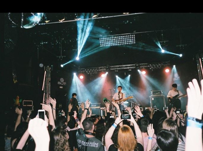 南太鉉原為YG娛樂旗下男子組合WINNER成員，後來是樂團South Club隊長、主唱兼吉他手。（圖／翻攝自IG @souththth）