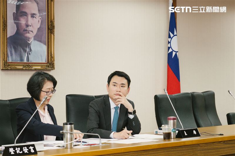 陳冠廷表示,協商將交由立法院長韓國瑜召開,只能盡量控制能控制的,全力推進軍購條例審查。(圖/記者楊士誼攝影)