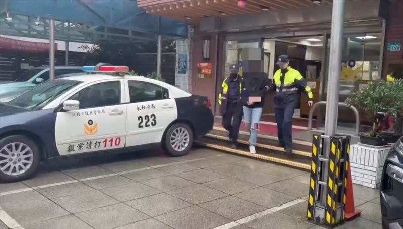 警方持拘票及搜索票將車手拘提到案,全案依詐欺罪移送偵辦。(圖/翻攝畫面)