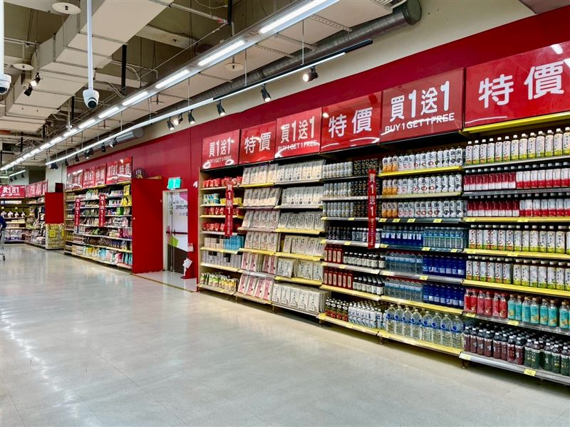 家樂福超過150件指定商品買1送1。(圖/家樂福提供)