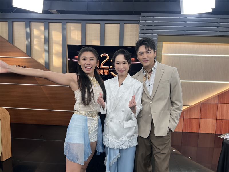 黃新皓(右)、楊立微(左)聊從業心聲。(圖/年代提供)