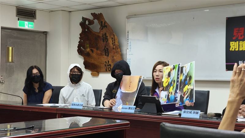 新北市議員劉美芳帶家長召開記者會踢爆惡質幼兒園。（圖／記者莊淇鈞攝影）
