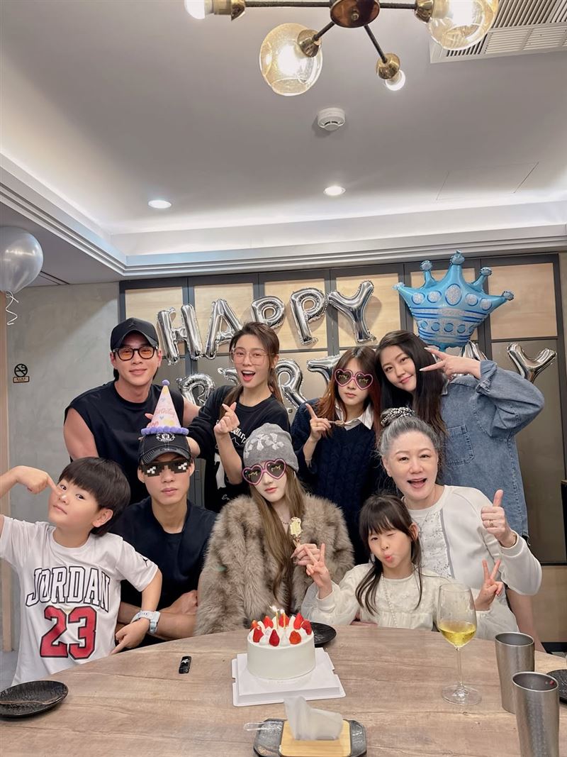 白家綺發文慶祝大女兒20歲生日。（圖／翻攝自白家綺IG）