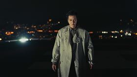 薛仕凌飾演反派吳天機，聯手陳以文、郭子乾共同展現壓迫感十足的邪惡勢力。（圖／Netflix提供）