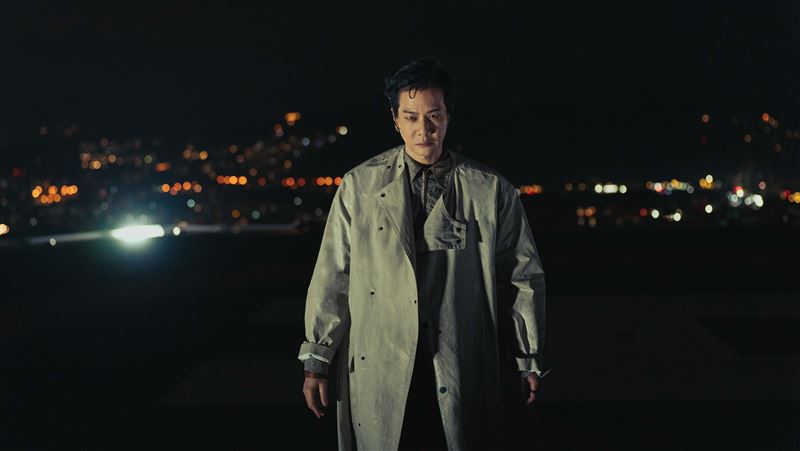 涉閃兵消失！薛仕凌作品登場在屋頂大戰