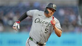 村上宗隆展現腳程，直接從一壘跑回本壘得分。（圖／美聯社／達志影像）