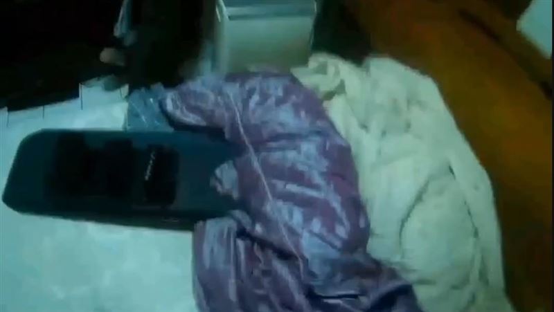 李男手持20公分長老虎鉗逼近，員警果斷開槍。（圖／翻攝畫面）