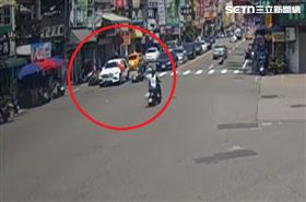 新／台中大里市場賓士爆衝撞多人　影片曝（圖／翻攝畫面）