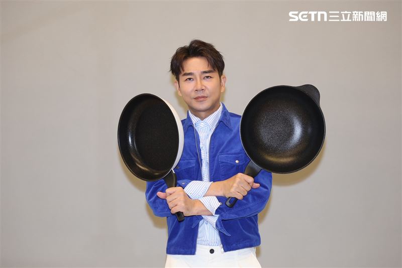 謝承均擔任「鈦晶百味鍋組」代言人。（圖／記者鄭孟晃攝影）