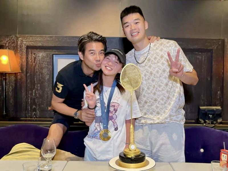 謝承均是王齊麟、十元兒子的乾爸。（圖／翻攝自臉書）