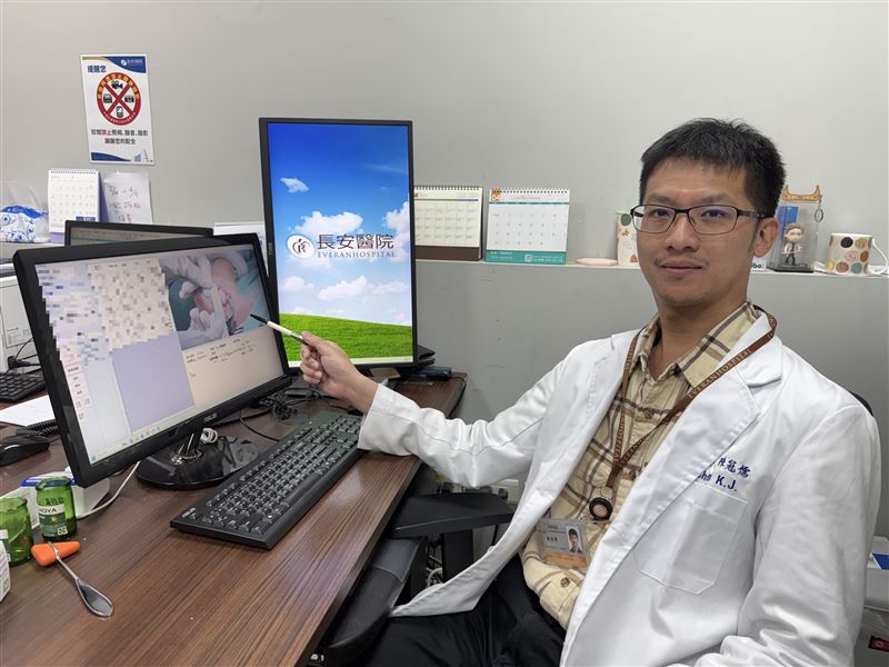 旅墨台商左手肘、右腳大拇指因長出痛風石長期疼痛，醫師利用超音波骨刀切除病灶。(圖／長安醫院提供)