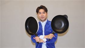 謝承均擔任「鈦晶百味鍋組」代言人。（圖／記者鄭孟晃攝影）