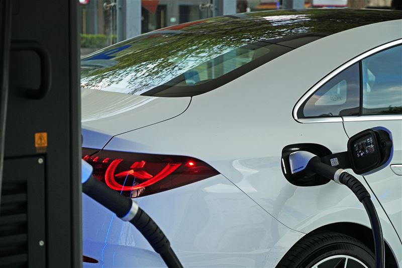 U-POWER 臺北大同承德站導入最新480kW超高功率充電設備，並全數搭配500A液冷槍與能源動態分配技術。（圖／U-POWER提供）