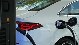 U-POWER 臺北大同承德站導入最新480kW超高功率充電設備，並全數搭配500A液冷槍與能源動態分配技術。（圖／U-POWER提供）