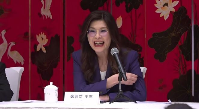 鄭麗文記者會中笑呵呵透露午宴和習近平的互動（圖／翻攝畫面）