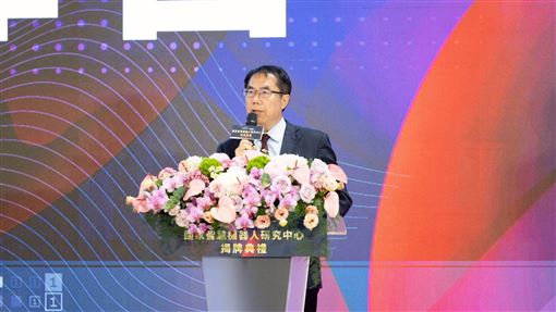 國家智慧機器人研究中心揭牌　黃偉哲見證