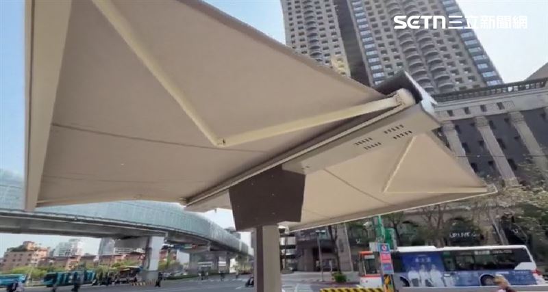 新北市府在板橋引進人行道陽傘