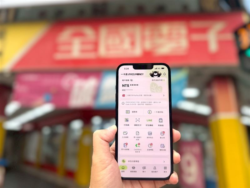 用iPASS MONEY單筆消費滿3,000元，即可獲得300元優惠券。（圖／一卡通提供）