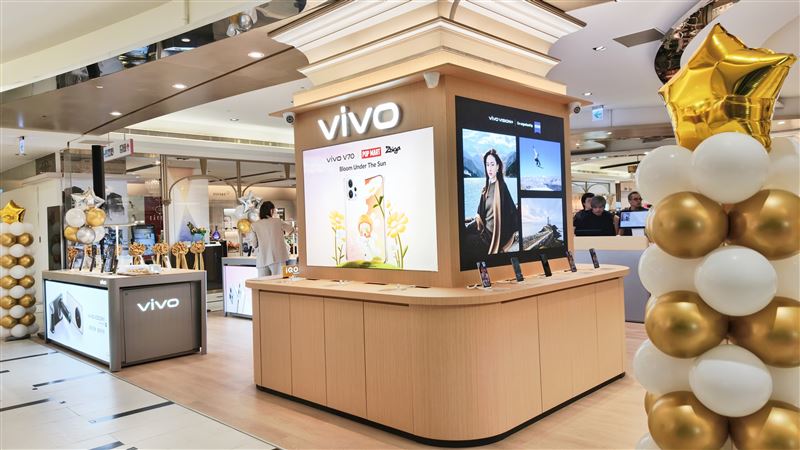 板橋大遠百體驗店採用vivo全新店型設計概念，可於現場從影像拍攝到日常操作細節，並輕鬆完成體驗與諮詢