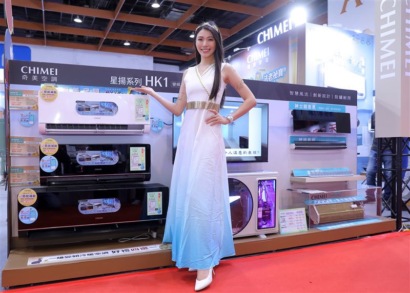 奇美「星揚HK1系列」空調展示區，主打3D進風系統與Cozy Wind輕柔風技術，提供均勻細緻氣流與舒適體驗，展現智慧節能與居家美學兼具的空間解決方案