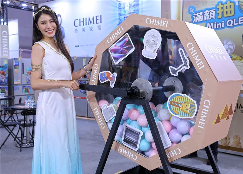 奇美家電祭出滿額抽獎、100%中獎等展場限定優惠，消費滿額即有機會抽中Mini QLED顯示器等人氣家電，並可獲得「埃及之王：法老」特展週邊