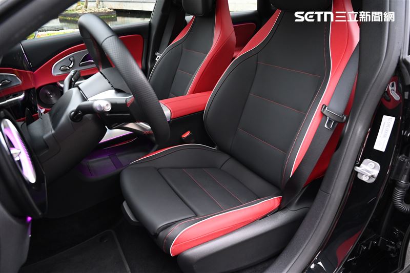 AMG Line跑車化套件升級跑車座椅。（圖／記者鍾釗榛攝影）