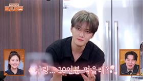 金在中親自為女性友人下廚。（圖／翻攝自KBS Entertain YT頻道） 