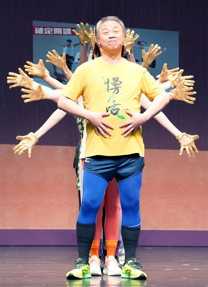 陳希聖生動詮釋中年歐吉桑的退休生活。（圖／綠光劇團提供）