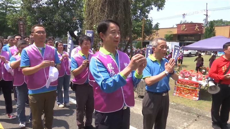 射出機公司執行長王俊賢率領員工感謝媽祖