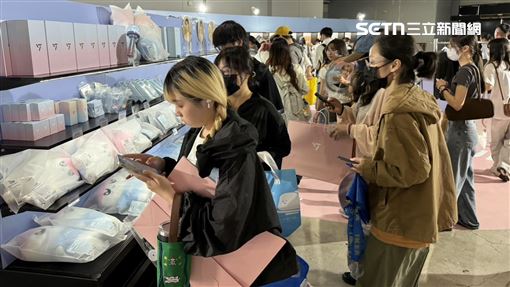 SEVENTEEN快閃店來高雄了　克拉漏夜排隊